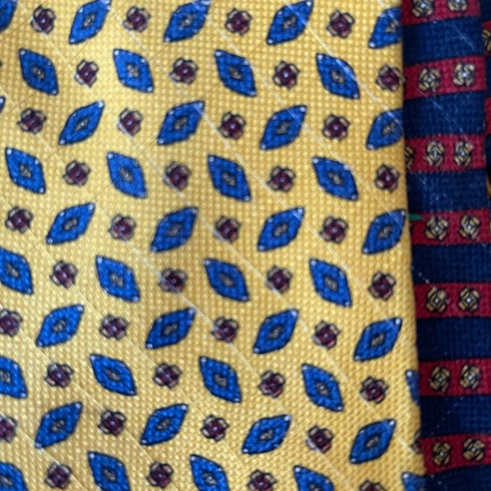 VTG 100% Silk Tommy Hilfiger Tie Printed in Italy